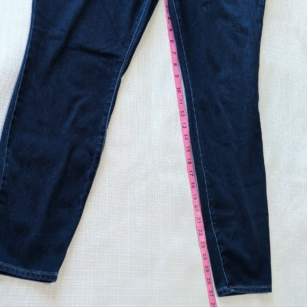 Time and Tru Classic Blue Jeans - Picture 5 of 6